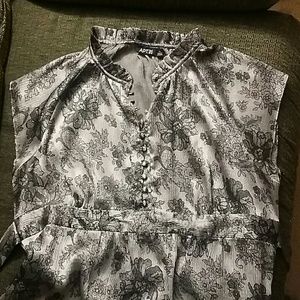 Sleeveless Apt. 9 top